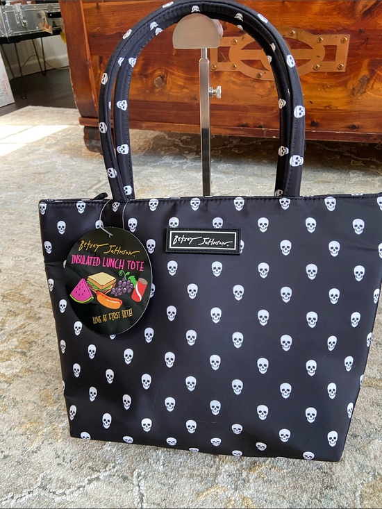 Betsey Johnson Handbags - Betsey Johnson Black Skull Print Insulated Tote